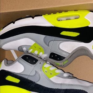 Nike Air Mac 90 LTR (GS) Size 5y